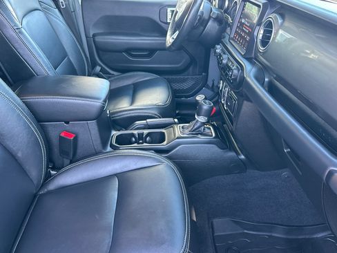 Used 2020 Jeep Wrangler Unlimited Sahara AWD/4WD image 15