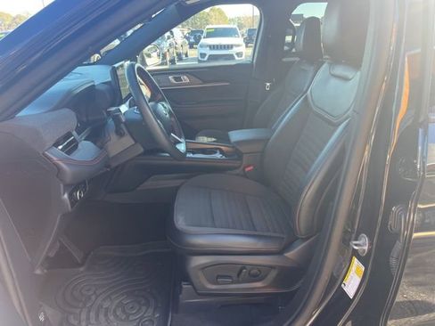 Used 2025 Ford Explorer ST-Line w/ Premium Package image 7