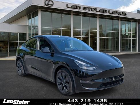Used 2024 Tesla Model Y Long Range AWD/4WD image 1