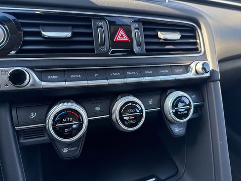 Used 2020 Genesis G70 2.0T image 20