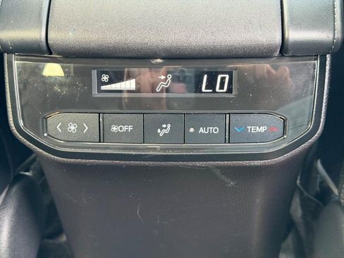 Used 2023 Toyota Highlander XLE image 17