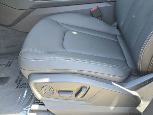 New 2026 Audi Q8 Premium Plus image 17