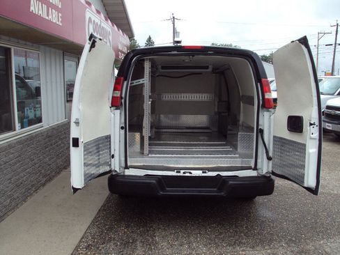Used 2011 Chevrolet Express 1500 AWD image 7