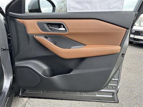 New 2026 Nissan Rogue Platinum w/ Platinum Premium Package image 8