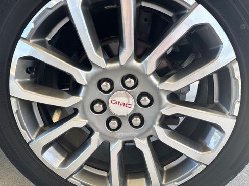 Used 2023 GMC Acadia Denali AWD/4WD image 5