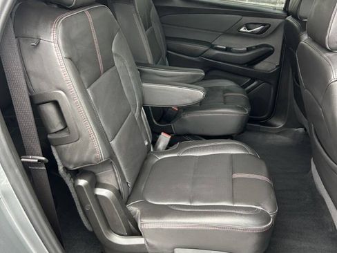 Used 2023 Chevrolet Traverse RS FWD image 25
