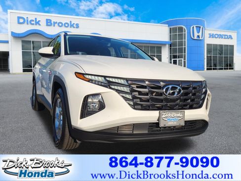 Used 2024 Hyundai Tucson SE FWD image 1