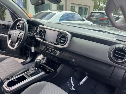 Used 2022 Toyota Tacoma SR5 RWD image 37