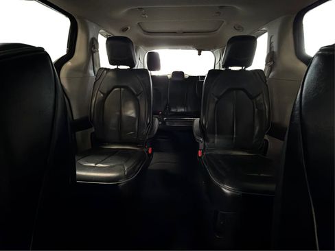 Used 2020 Chrysler Pacifica Limited w/ Advanced Safetytec Group FWD image 19