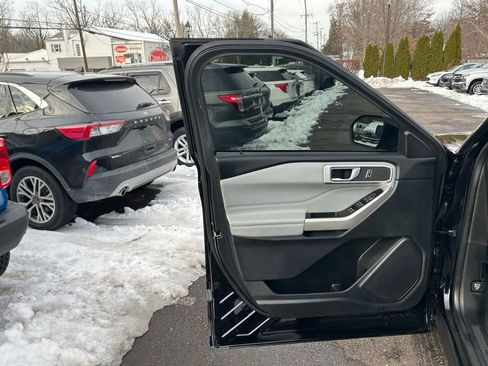 Certified 2022 Ford Explorer XLT w/ Equipment Group 202A image 10