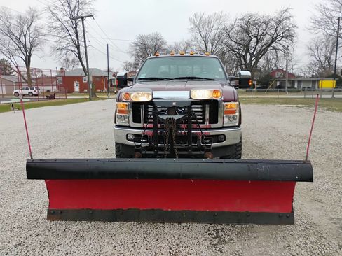 Used 2010 Ford F350 Lariat image 2