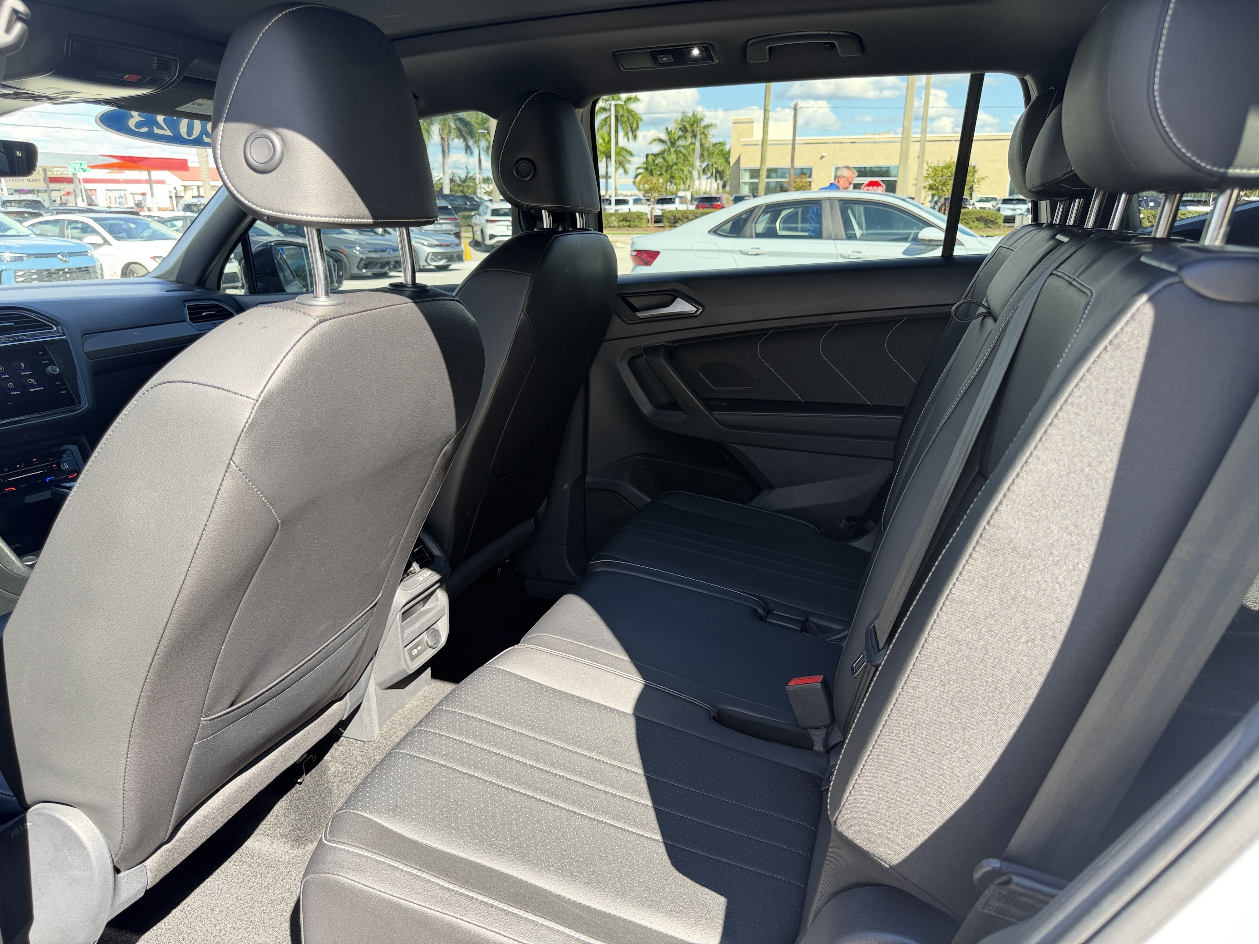 Certified 2023 Volkswagen Tiguan SE R-Line FWD image 17