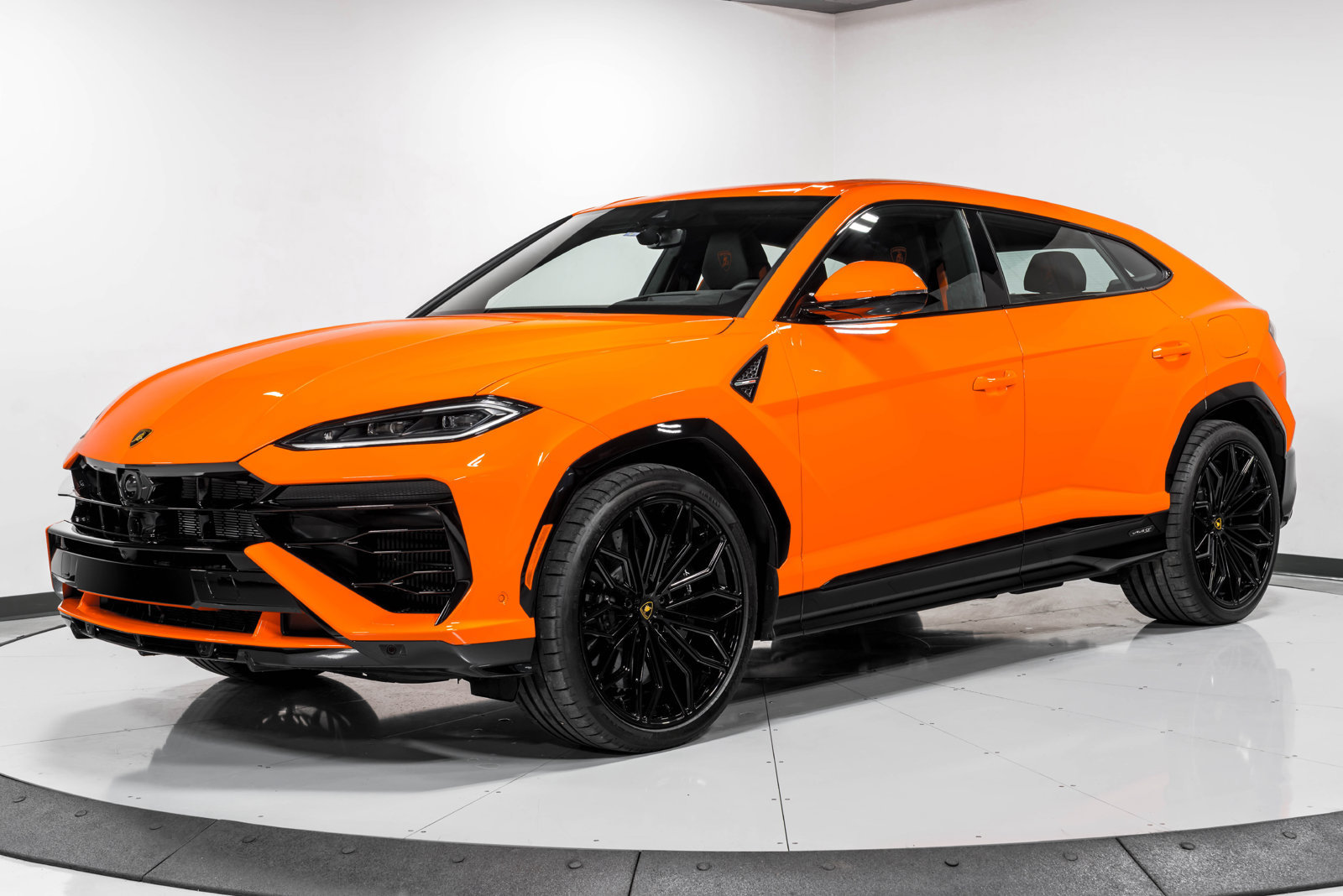 Used 2025 Lamborghini Urus SE AWD/4WD image 7