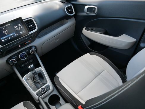 Certified 2023 Hyundai Venue SEL FWD image 11