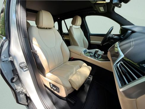 Used 2022 BMW X5 xDrive40i w/ Premium Package AWD/4WD image 25