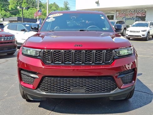 Certified 2023 Jeep Grand Cherokee Altitude AWD/4WD image 2