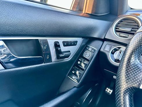 Used 2013 Mercedes-Benz C 250 Sedan image 20
