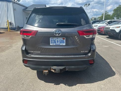 Used 2018 Toyota Highlander LE AWD/4WD image 5