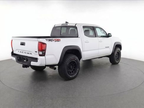 Used 2019 Toyota Tacoma TRD Sport w/ Technology Package AWD/4WD image 4
