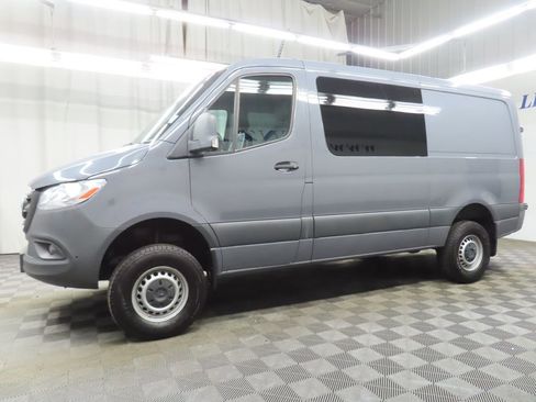 Used 2021 Mercedes-Benz Sprinter 2500 image 6
