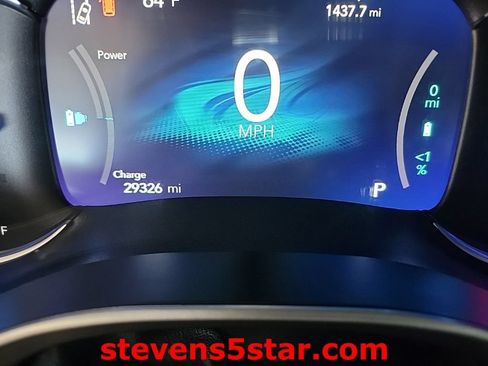 Used 2023 Chrysler Pacifica Touring-L FWD image 17