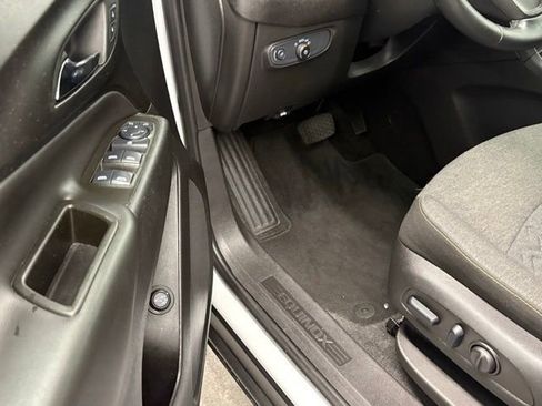 Used 2024 Chevrolet Equinox LT FWD image 12
