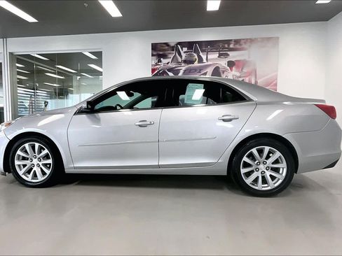 Used 2015 Chevrolet Malibu LT image 3