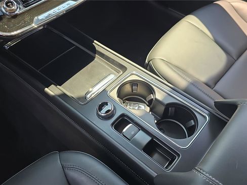 Used 2025 Lincoln Corsair AWD image 23