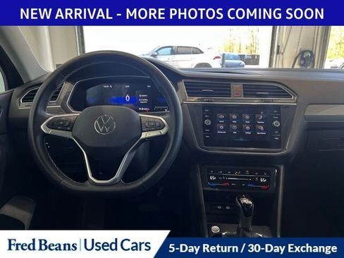 Used 2024 Volkswagen Tiguan SE AWD/4WD image 11
