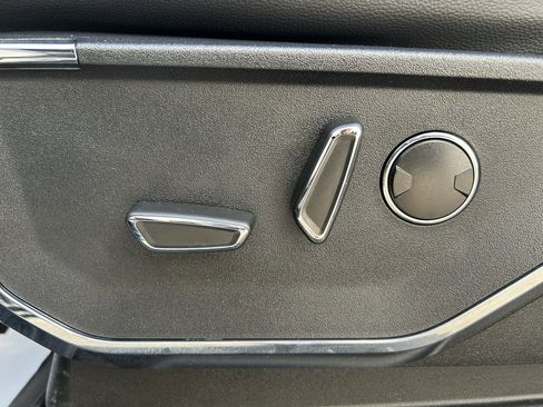 Used 2024 Ford F150 Lightning Lariat image 57