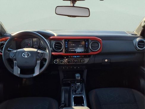 Used 2017 Toyota Tacoma TRD Off-Road w/ Premium & Technology Package image 13