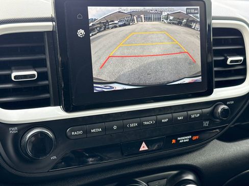 Certified 2025 Hyundai Venue Limited FWD image 23