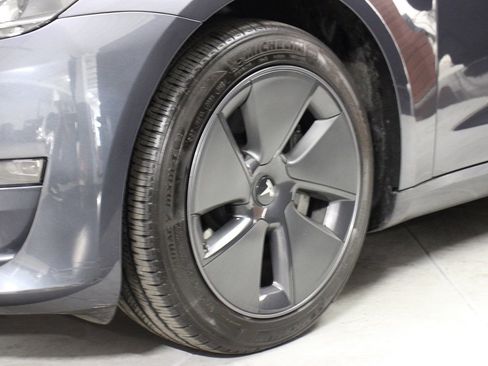 Used 2023 Tesla Model 3 Standard Range image 2