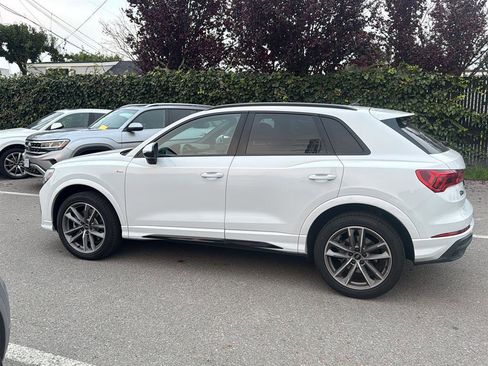 Used 2025 Audi Q3 2.0T Premium w/ Convenience Package image 9