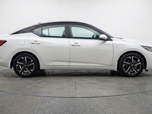 Used 2025 Nissan Sentra SV image 11