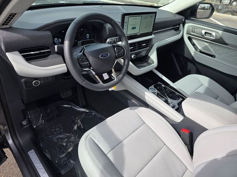 New 2026 Ford Explorer Platinum w/ LUX Leather Package AWD/4WD image 2