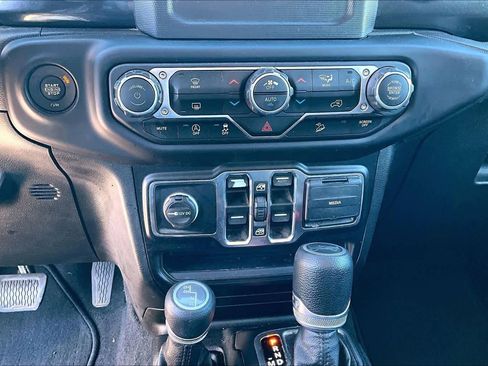 Used 2019 Jeep Wrangler Unlimited Sport image 31