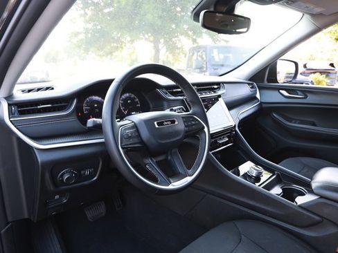 Used 2024 Jeep Grand Cherokee Laredo RWD image 26