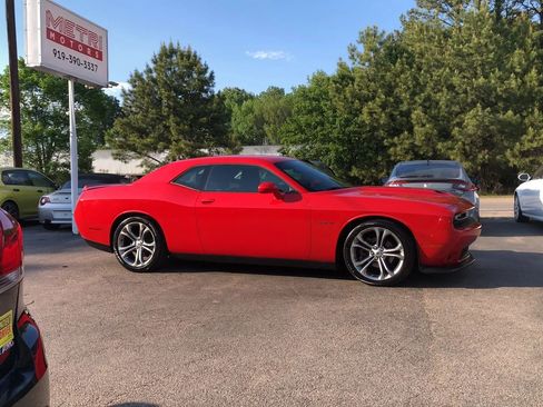 Used 2020 Dodge Challenger R/T image 2
