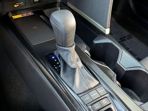 Used 2025 Toyota Camry LE image 18