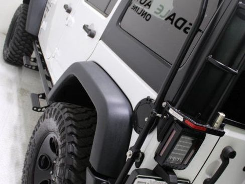 Used 2015 Jeep Wrangler Unlimited Rubicon w/ Connectivity Group AWD/4WD image 21