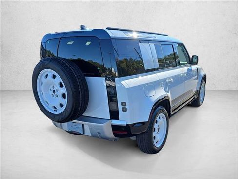Used 2026 Land Rover Defender 110 S AWD/4WD image 5