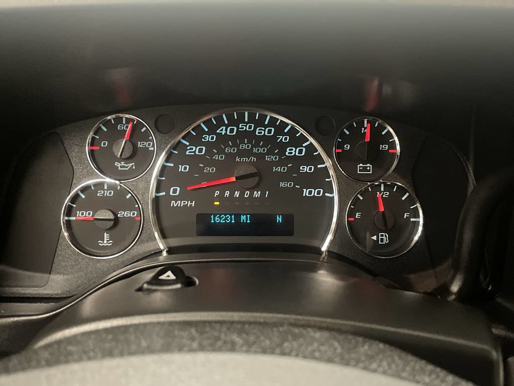Used 2025 Chevrolet Express 3500 LT w/ LT Preferred Equipment Group RWD image 6