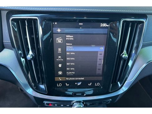 Used 2020 Volvo V60 T6 R-Design image 21