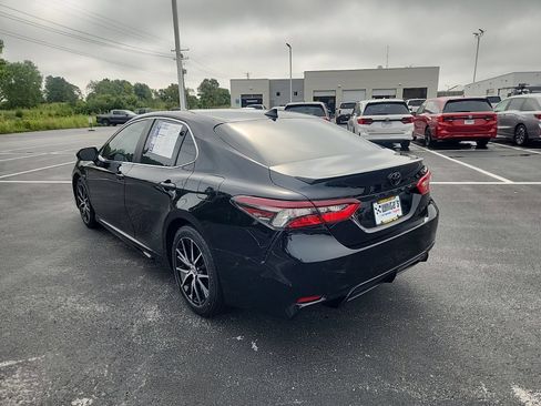 Used 2022 Toyota Camry SE w/ Audio Upgrade Package FWD image 6