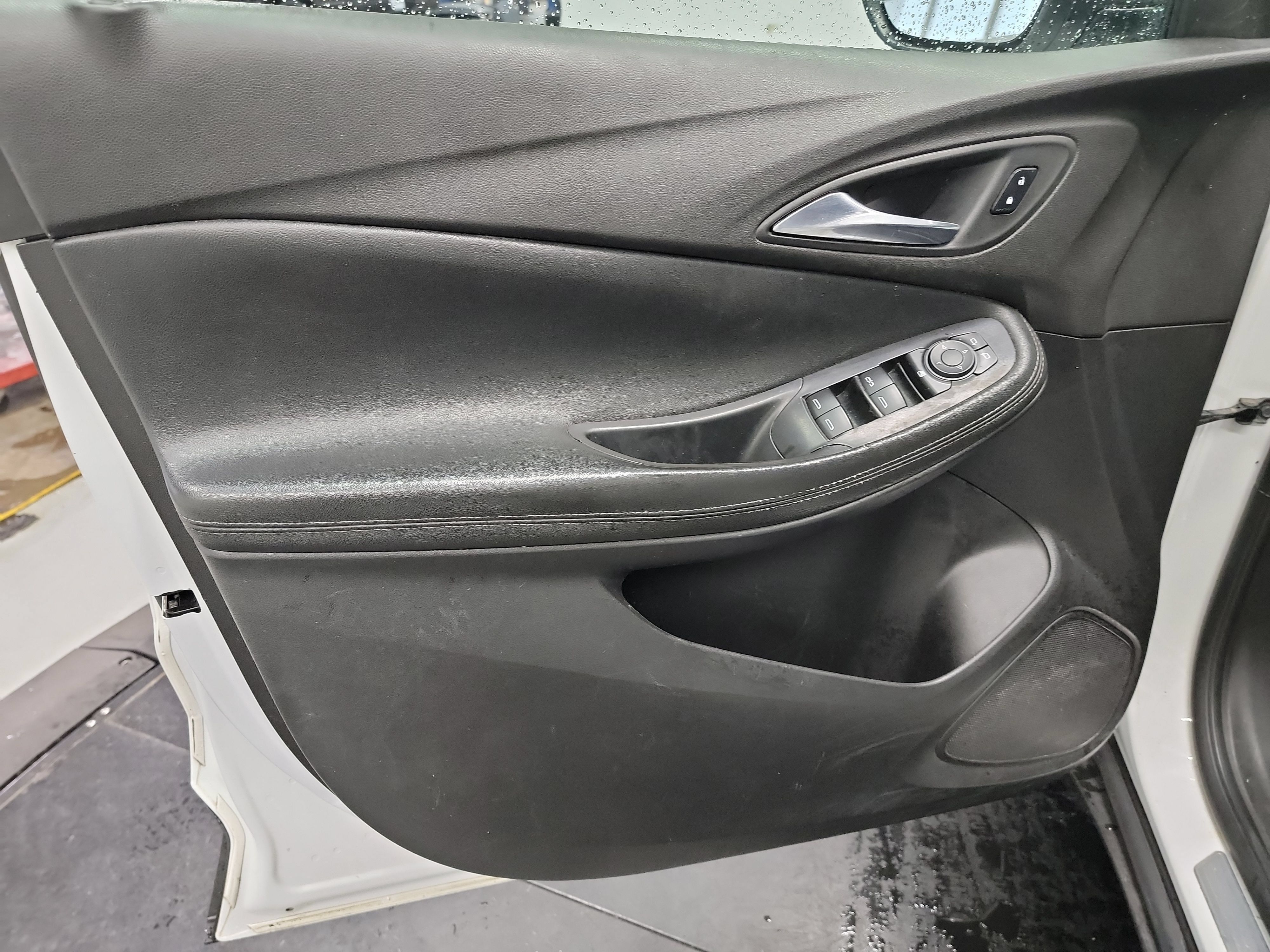 Used 2022 Buick Encore GX Preferred w/ Cold Weather Comfort Package AWD/4WD image 13
