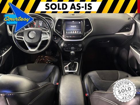 Used 2018 Jeep Cherokee Latitude Plus w/ Comfort/Convenience Group FWD image 30