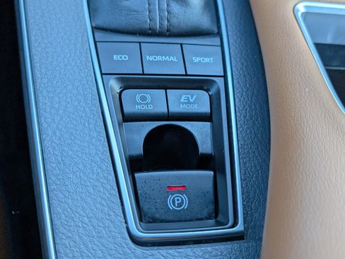 Used 2019 Toyota Avalon Limited image 26