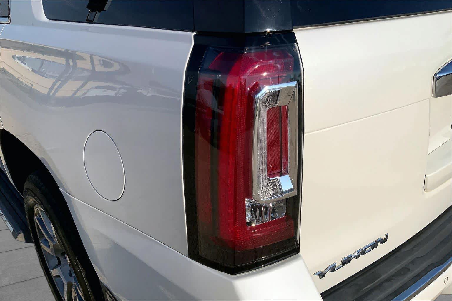 Used 2017 GMC Yukon Denali w/ Open Road Package AWD/4WD image 27
