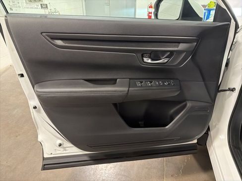Used 2025 Honda CR-V EX image 7